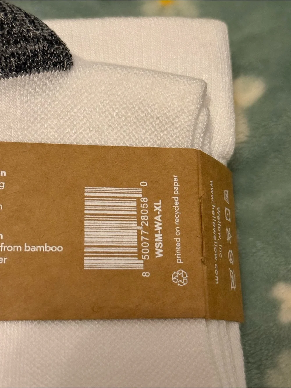 Wellow White Charcoal Wide Calf Knee High Aerolite+ Compression Socks - size XL